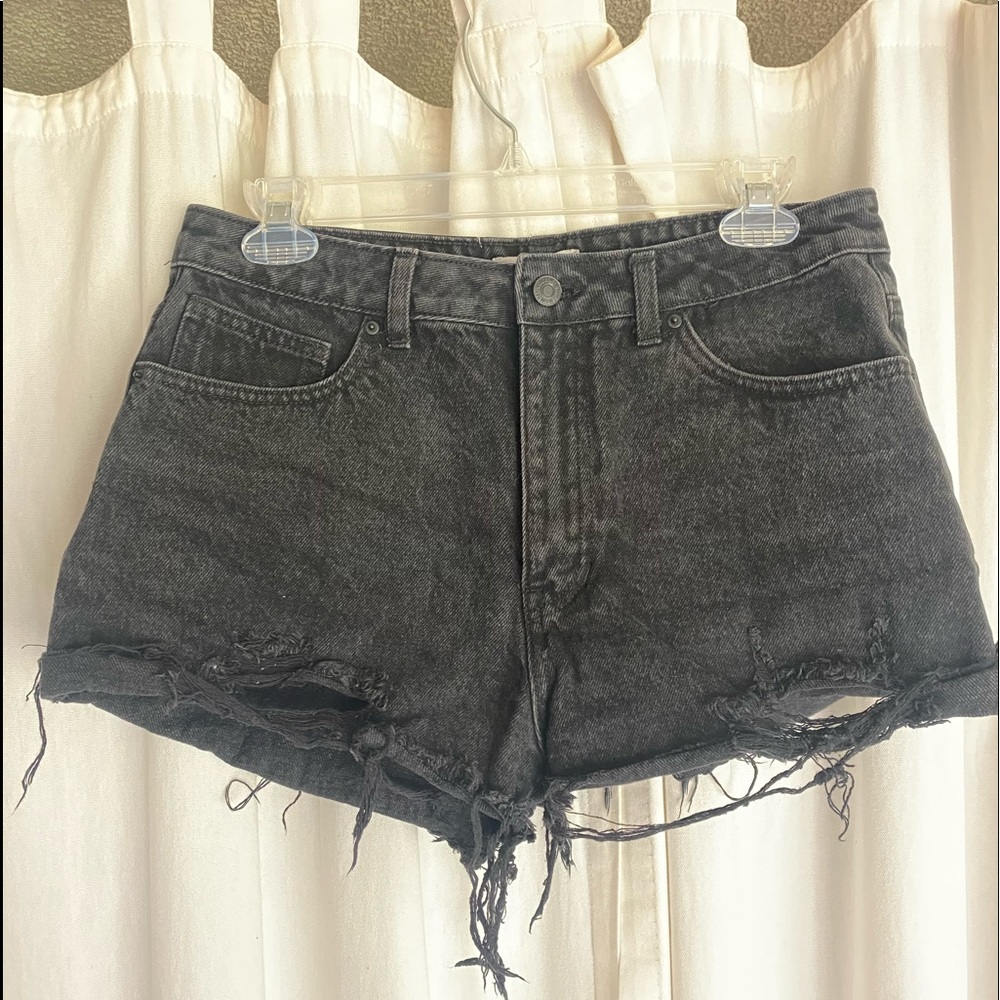 F21 distressed black shorts